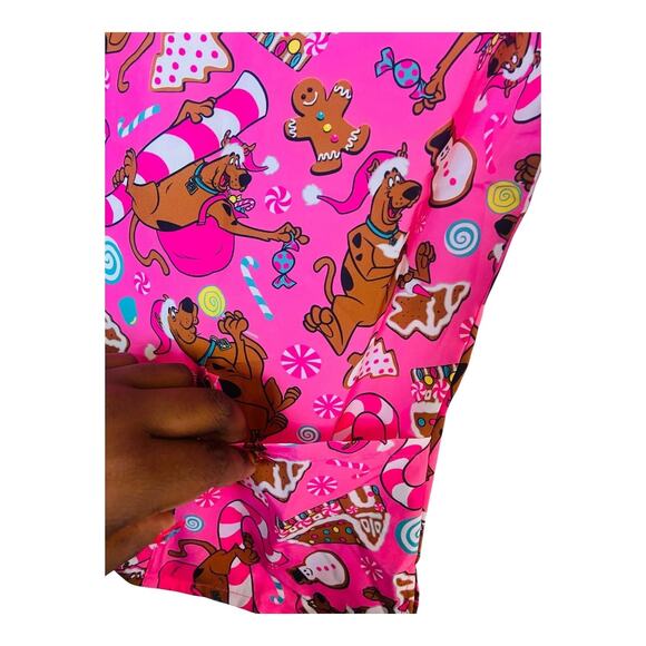 4202 Christmas Scooby Doo Scrub Tops Large Multi Womens V-Neck Lot of 3 Holiday - Picture 4 of 11